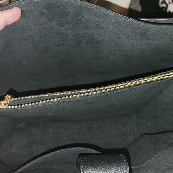 Louis Vuitton Riverside - Picture 5 of 11